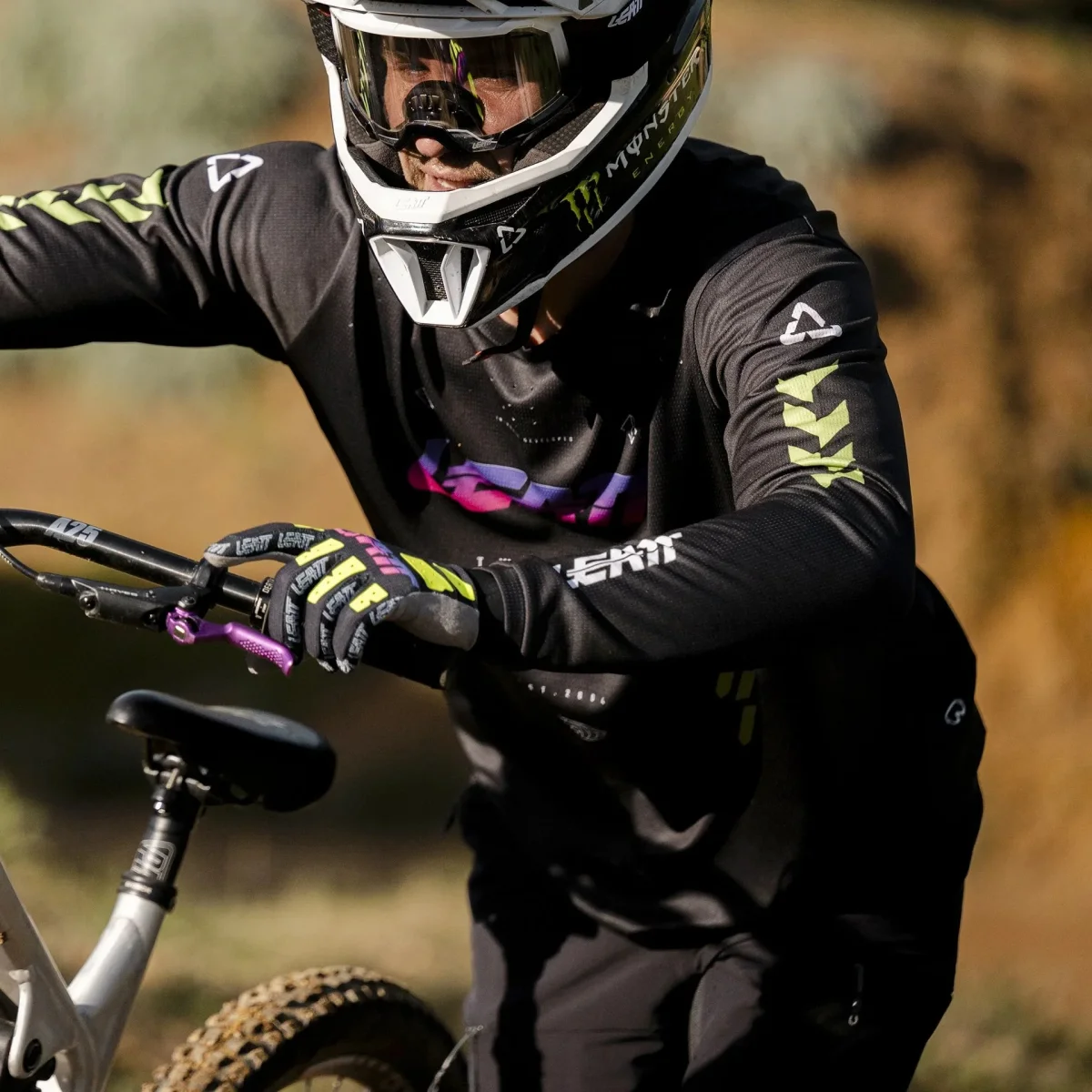 Maillot LEATT MTB GRAVITY 4.0 Mangas Compridas Preto/Roxo - Image 4